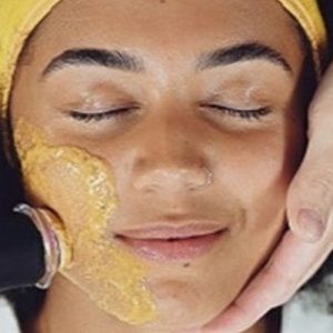 SOIN DU VISAGE À L'OR PUR